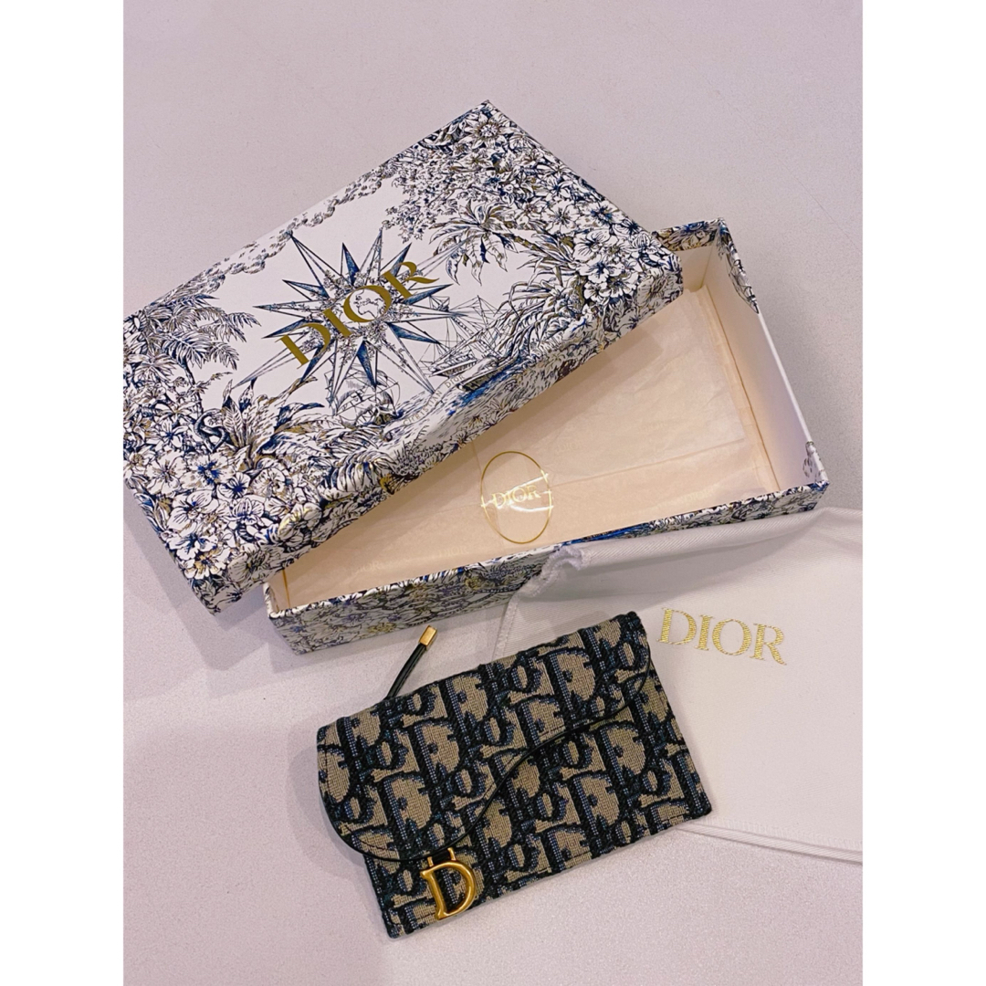 Christian Dior(クリスチャンディオール)のDIOR Saddle Cosmos ジップ カードホルダーフラグメントケース レディースのファッション小物(財布)の商品写真