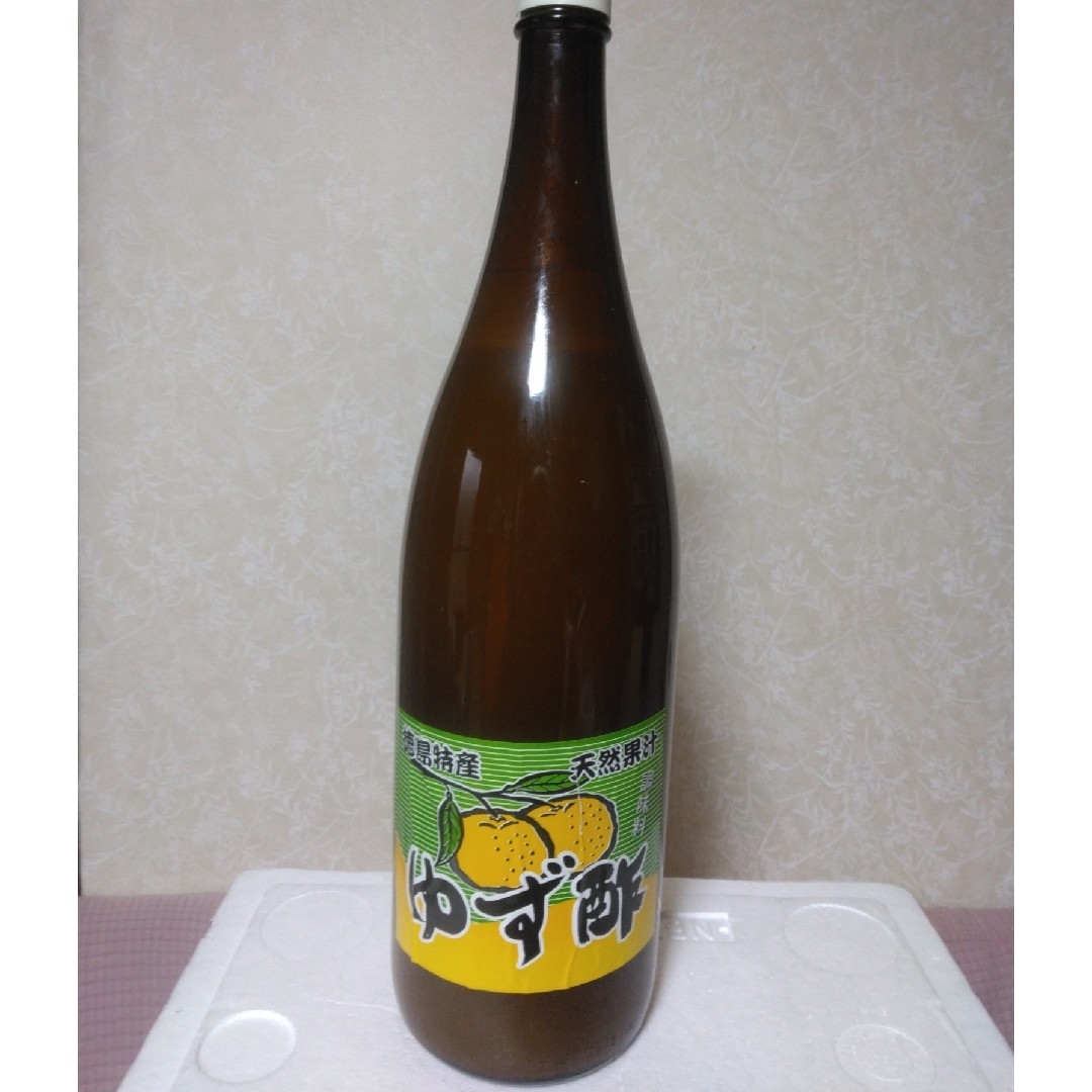 ゆず酢徳島県産実生柚子酢 果汁100%無農薬·無添加 無塩  一升瓶1800m 食品/飲料/酒の食品(調味料)の商品写真