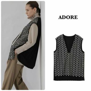 ADORE - 【ADORE】新品未使用＊フェザー柄レースベスト　Ｖネック　オーバーサイズ　38