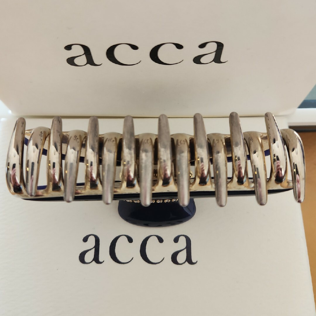 acca(アッカ)のアッカ　ニューコラーナ　クリップ　Lサイズ　安室奈美恵さん愛用 レディースのヘアアクセサリー(バレッタ/ヘアクリップ)の商品写真