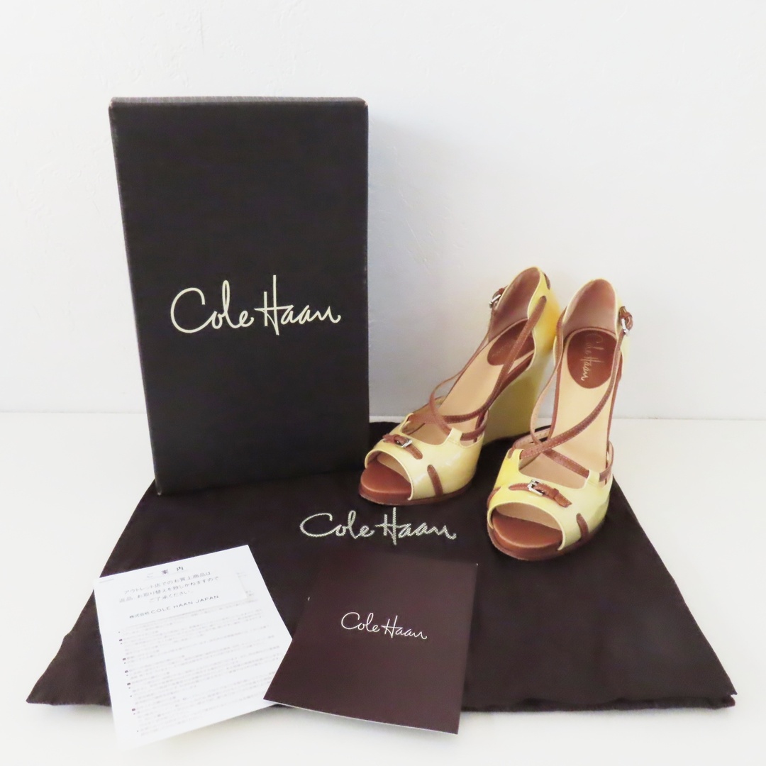 Cole Haan(コールハーン)のT03 COLE HAAN コールハーン エナメル/レザー バックストラップ オープントゥ 厚底サンダル 7B イエロー/ブラウン レディースの靴/シューズ(サンダル)の商品写真