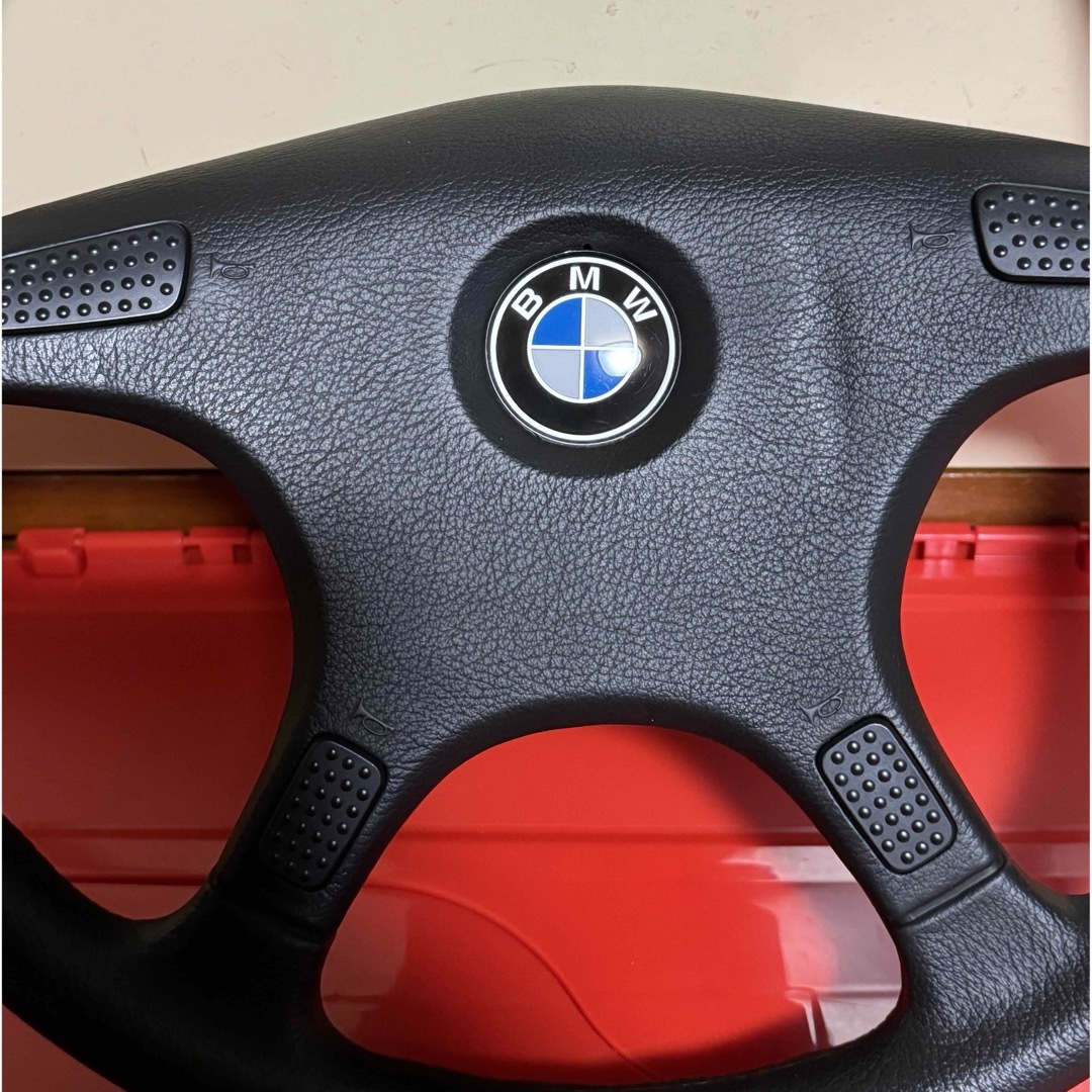 BMW(ビーエムダブリュー)のBMW　E34　純正ステアリング 自動車/バイクの自動車(車種別パーツ)の商品写真