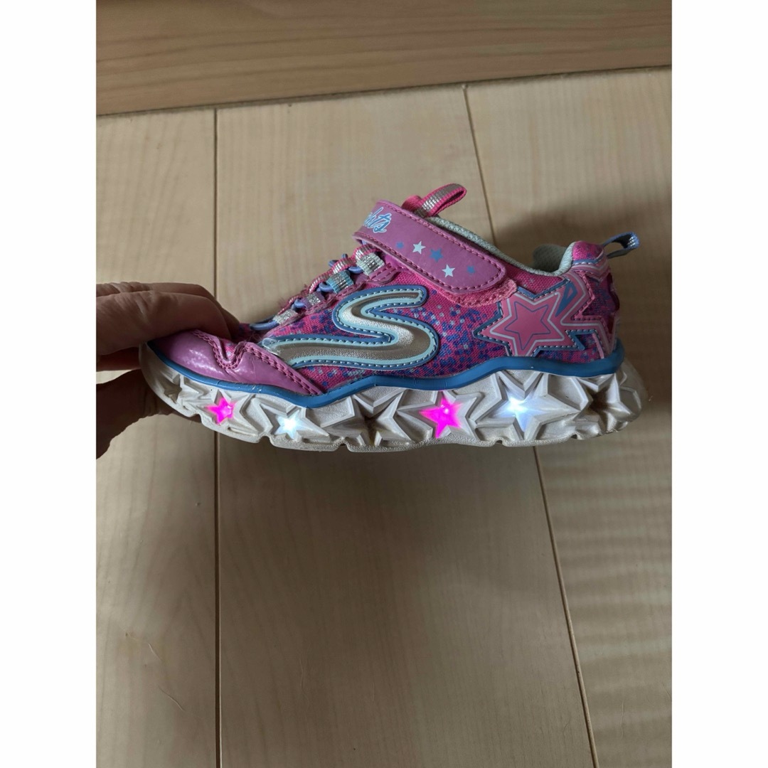 SKECHERS(スケッチャーズ)のスケッチャーズ キッズ/ベビー/マタニティのキッズ靴/シューズ(15cm~)(スニーカー)の商品写真