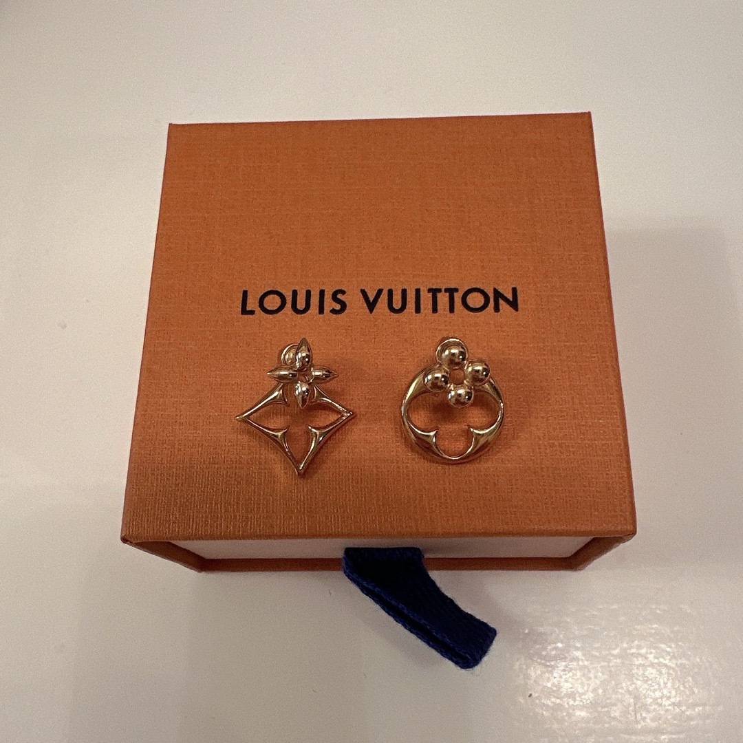 LOUIS VUITTON(ルイヴィトン)のヴィトンピアス　ゴールド レディースのアクセサリー(ピアス)の商品写真