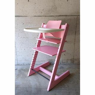 ストッケ(Stokke)の【極美品】STOKKE　ピンクSN.６～　ベビーセット＆トレイ付(その他)