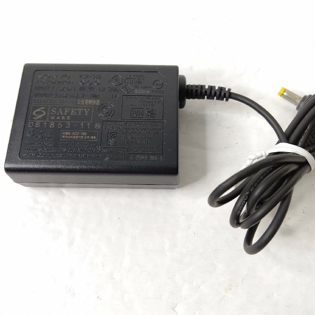 SONY(ソニー)のソニー　PSP1000 2000 3000 GO  純正充電器　美品　２個セット エンタメ/ホビーのゲームソフト/ゲーム機本体(その他)の商品写真