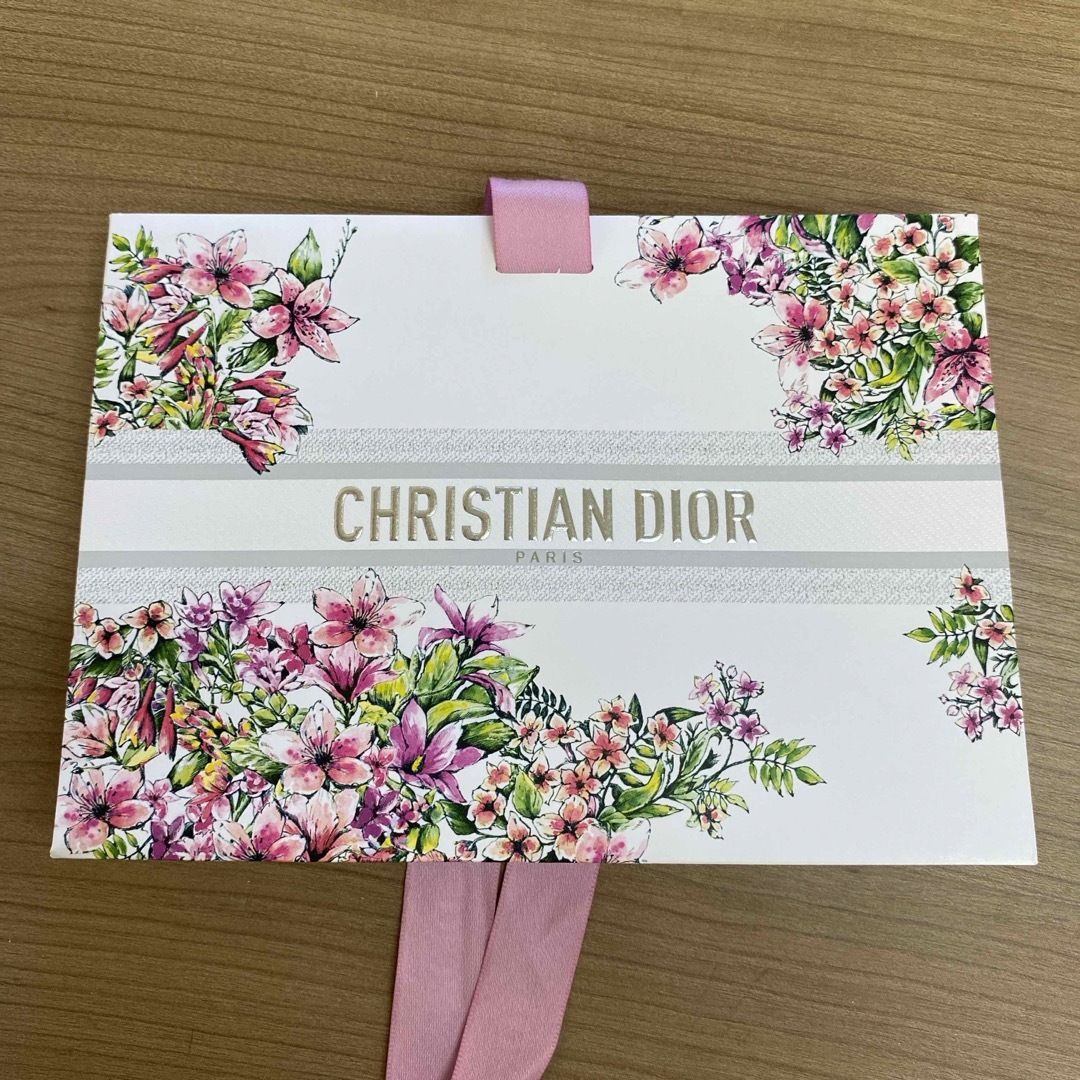 Dior(ディオール)のDior 紙袋 梱包材 クッション材 レディースのバッグ(ショップ袋)の商品写真