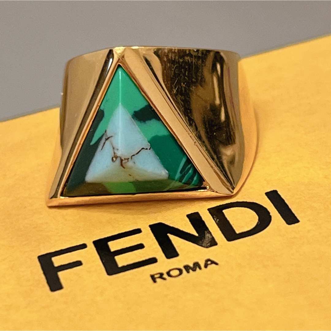 FENDI(フェンディ)のFENDI リング 指輪 ゴールド 箱付き 高級ブランド 人気 刻印アクセサリー レディースのアクセサリー(リング(指輪))の商品写真