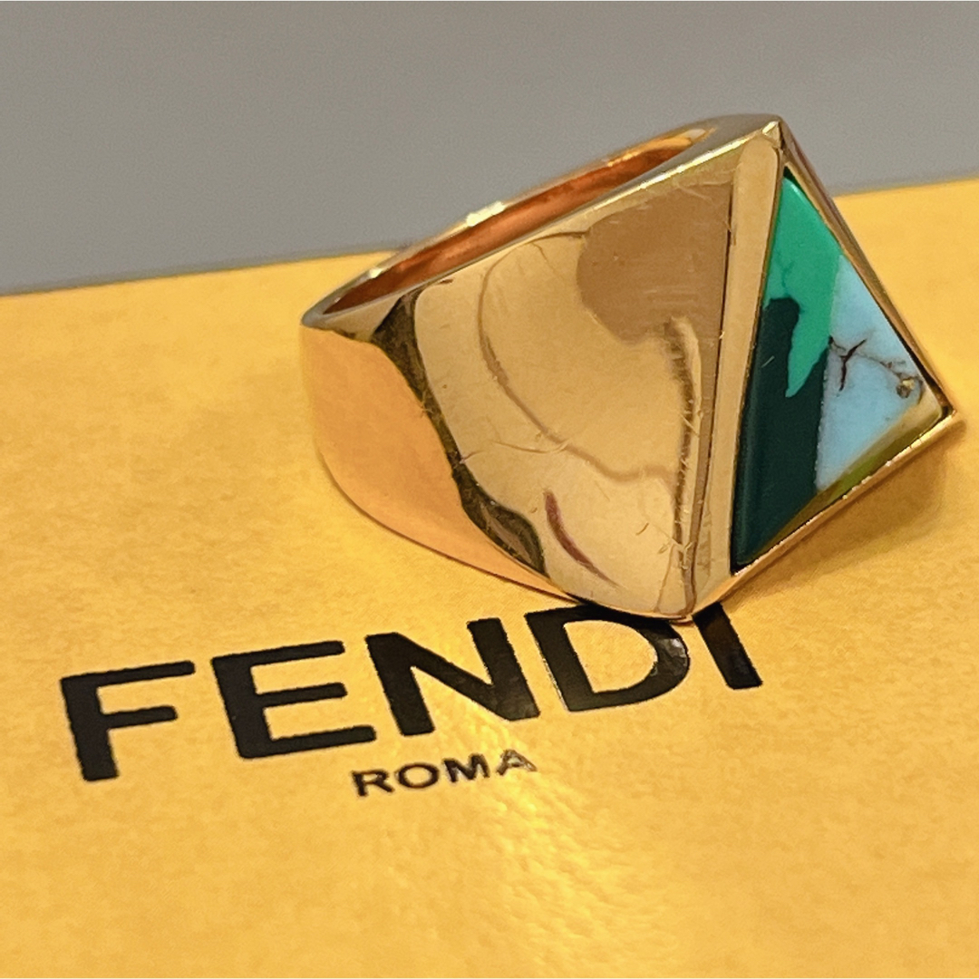 FENDI(フェンディ)のFENDI リング 指輪 ゴールド 箱付き 高級ブランド 人気 刻印アクセサリー レディースのアクセサリー(リング(指輪))の商品写真