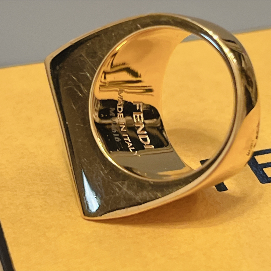 FENDI(フェンディ)のFENDI リング 指輪 ゴールド 箱付き 高級ブランド 人気 刻印アクセサリー レディースのアクセサリー(リング(指輪))の商品写真