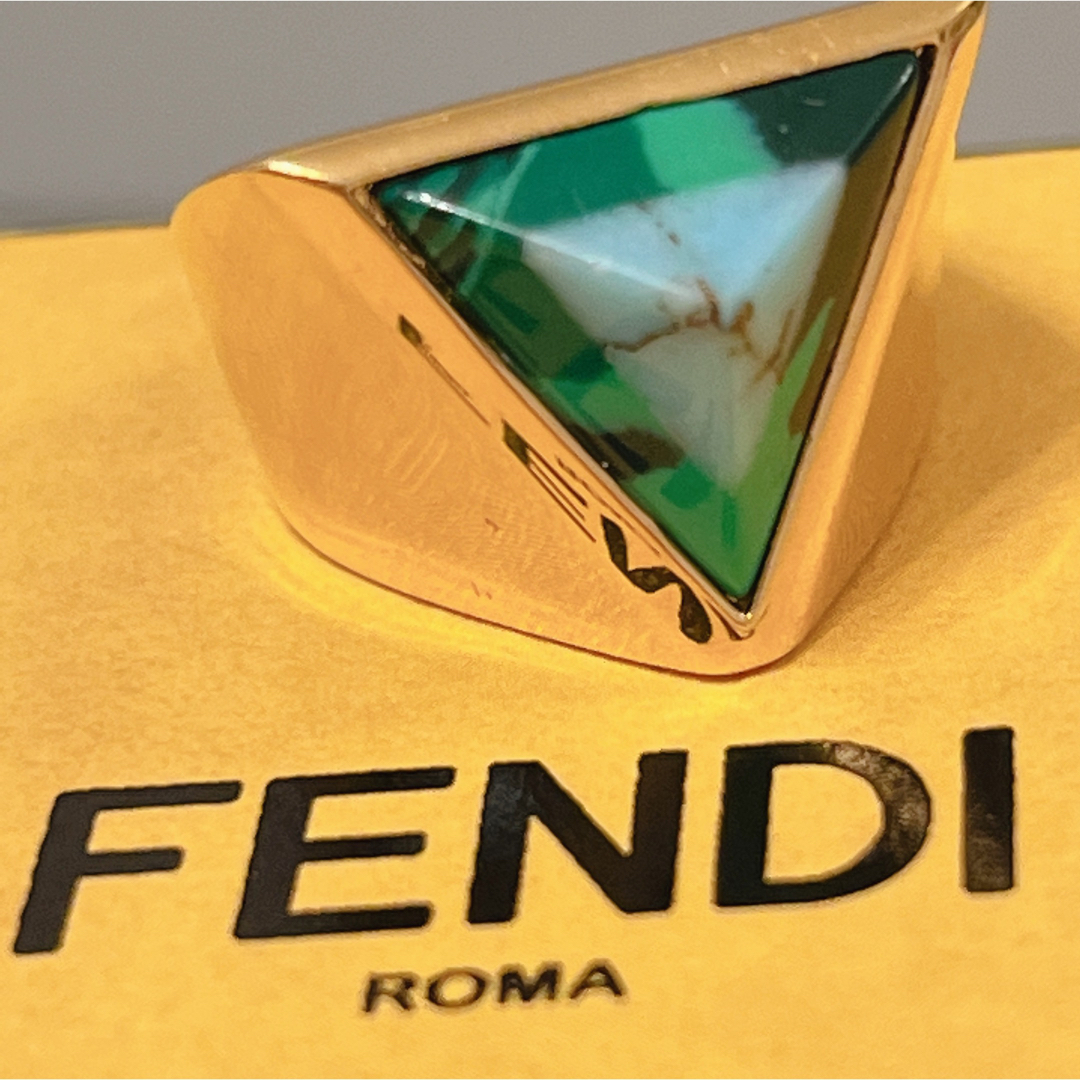 FENDI(フェンディ)のFENDI リング 指輪 ゴールド 箱付き 高級ブランド 人気 刻印アクセサリー レディースのアクセサリー(リング(指輪))の商品写真