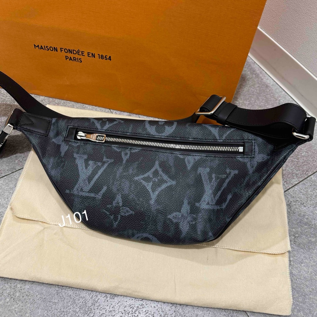 LOUIS VUITTON(ルイヴィトン)のルイヴィトン ディスカバリー バムバッグ NM メンズのバッグ(ショルダーバッグ)の商品写真