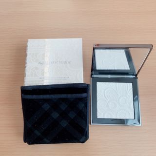 BURBERRY - 【限定＊新品未使用】BURBERRY ハイライティングパレット 01 WHITE