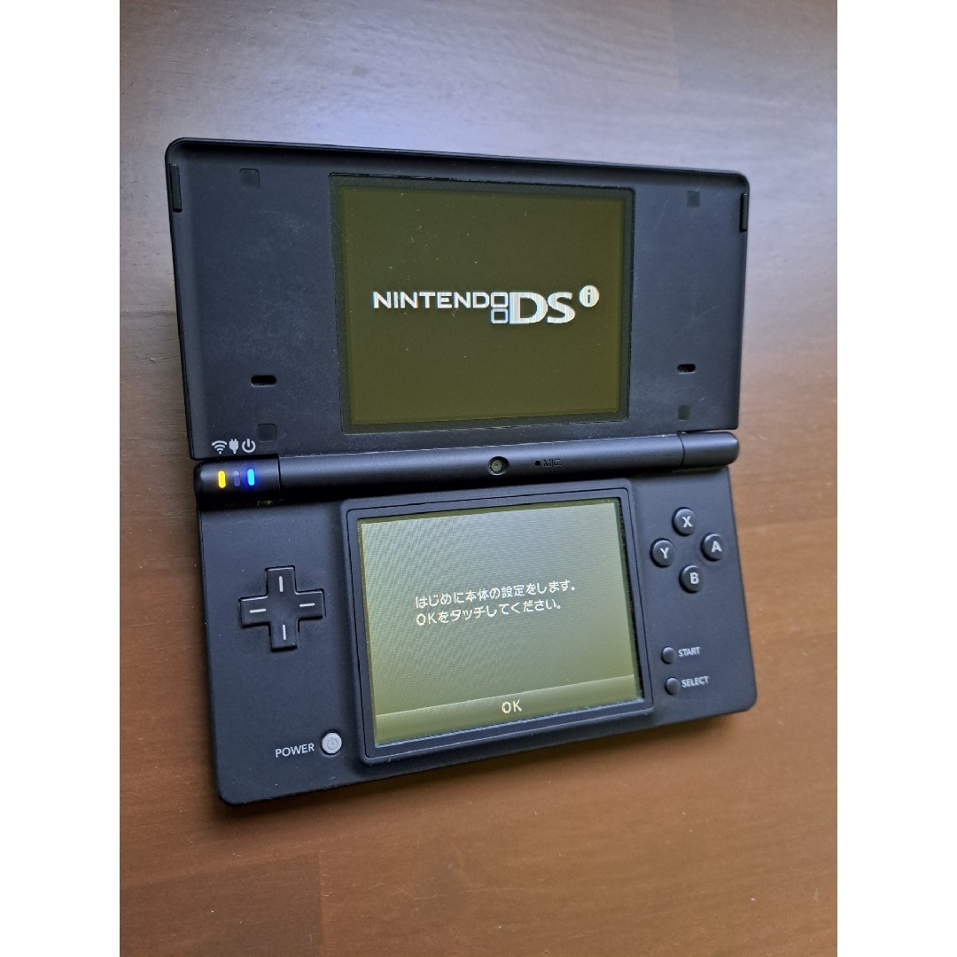 ニンテンドーDS(ニンテンドーDS)のNintendo DS i ブラック 充電器付き エンタメ/ホビーのゲームソフト/ゲーム機本体(携帯用ゲーム機本体)の商品写真