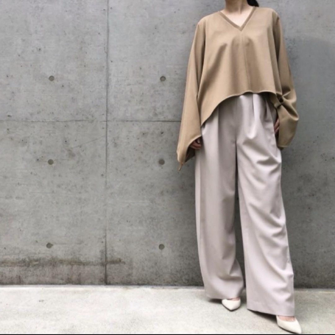 ELIN(エリン)の[ELIN]Kersey asymmetry top ベージュ レディースのトップス(カットソー(長袖/七分))の商品写真