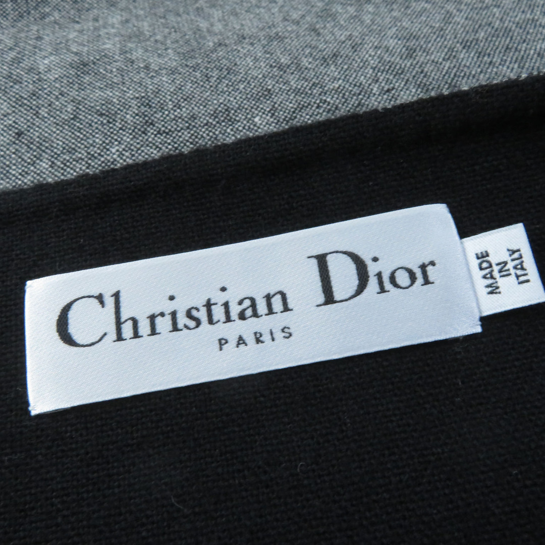 Christian Dior(クリスチャンディオール)の未使用品☆Christian Dior クリスチャンディオール 7A20704A1142 テクニカル ロゴ刺繍入り ケープ ポンチョ グレー S イタリア製 正規品 レディース レディースのジャケット/アウター(ポンチョ)の商品写真