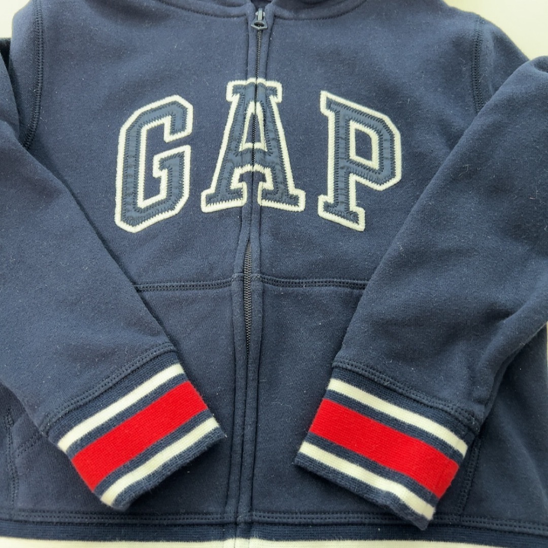 GAP(ギャップ)のキッズ 子供服 GAP ギャップ パーカー ジップアップ  ネイビー 120 キッズ/ベビー/マタニティのキッズ服男の子用(90cm~)(ジャケット/上着)の商品写真