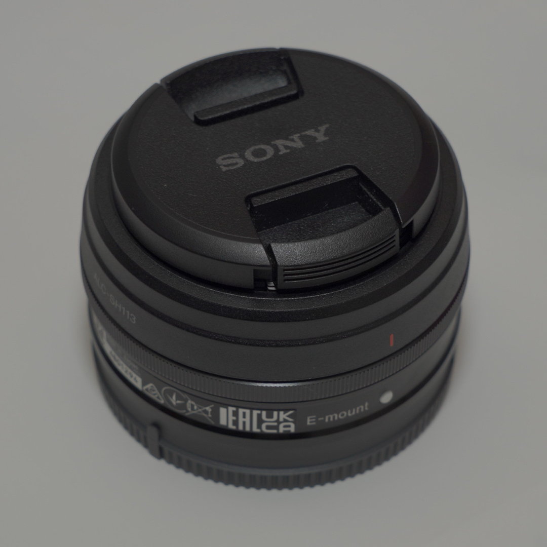 SONY(ソニー)のSONY単焦点レンズSEL20F28（E20F2.8）極美品 スマホ/家電/カメラのカメラ(レンズ(単焦点))の商品写真