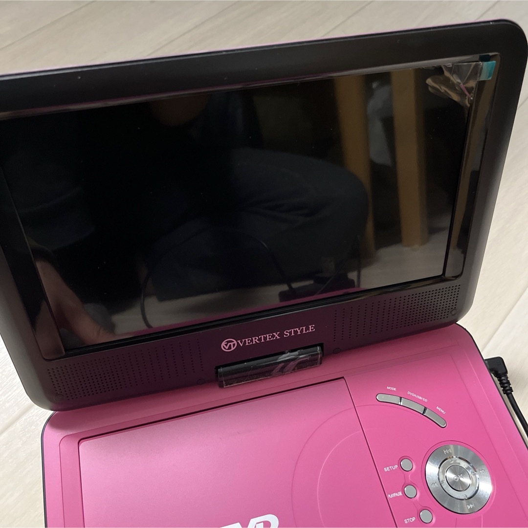 VERTEX(バティックス)の『VERTEX』　ポータブルDVDプレイヤー ピンク スマホ/家電/カメラのテレビ/映像機器(DVDプレーヤー)の商品写真