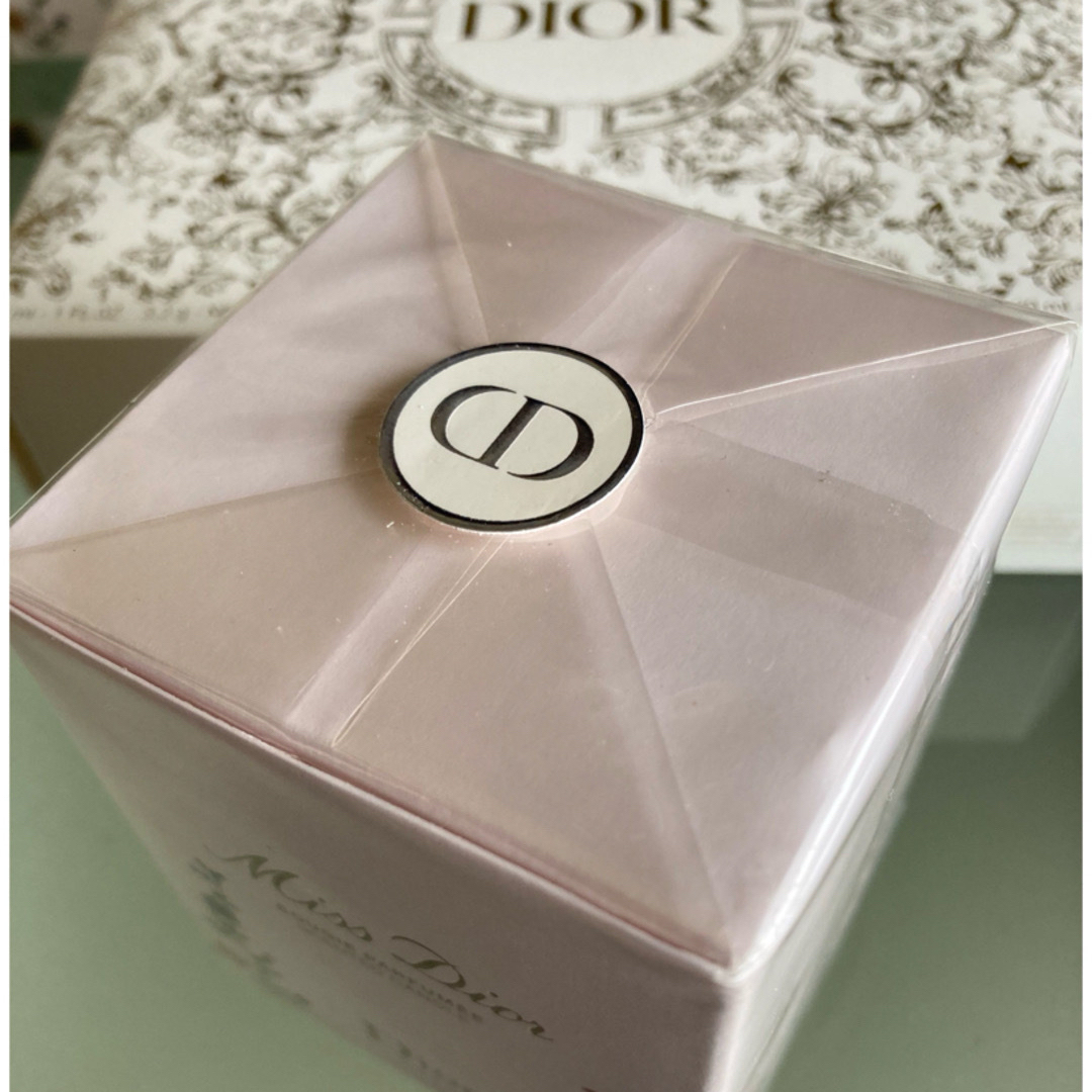 Christian Dior(クリスチャンディオール)のミスディオール　フレグランス　キャンドル　新品　未使用品　未開封　② コスメ/美容のリラクゼーション(キャンドル)の商品写真