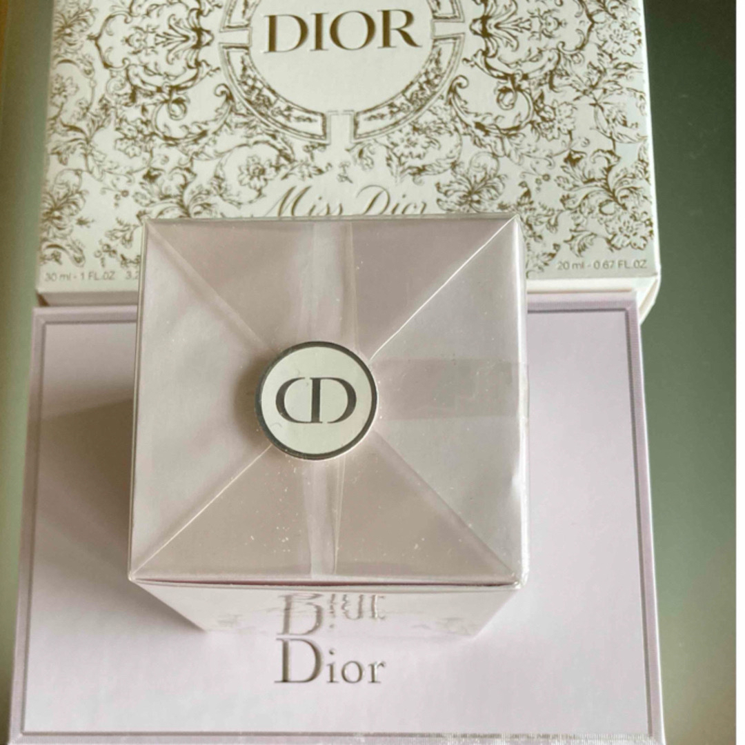 Christian Dior(クリスチャンディオール)のミスディオール　フレグランス　キャンドル　新品　未使用品　未開封　② コスメ/美容のリラクゼーション(キャンドル)の商品写真