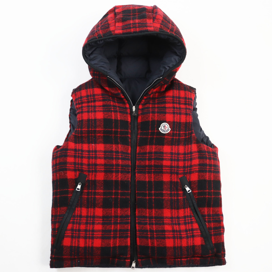 MONCLER(モンクレール)の美品●MONCLER モンクレール THOULE リバーシブル ロゴワッペン付き フーデッド ダウンベスト ネイビー レッド 2 ハンガー・ガーメント付き 正規品 メンズ メンズのジャケット/アウター(ダウンベスト)の商品写真