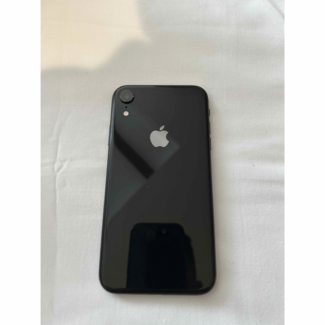 iPhone(アイフォーン)のiPhone XR 本体 BLACK 128GB スマホ/家電/カメラのスマートフォン/携帯電話(スマートフォン本体)の商品写真