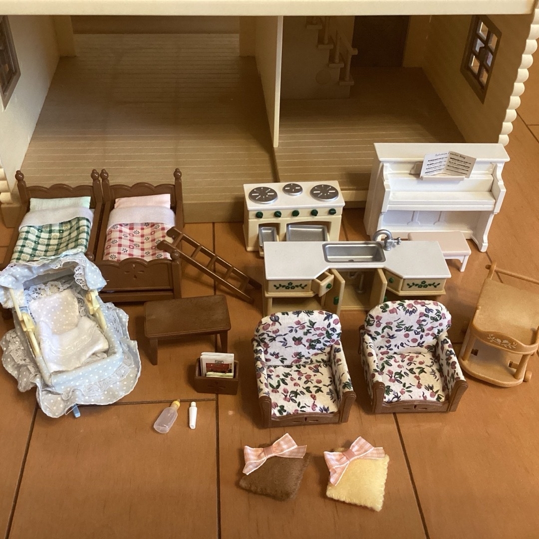 EPOCH - シルバニアファミリー ぶどうの森のお家 & 家具の通販 EPOCH - シルバニアファミリー ぶどうの森のお家 & 家具の通販