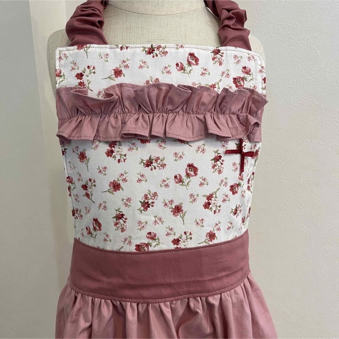 キッズエプロン&三角巾　2点セット　ハンドメイド　花柄　ピンク ハンドメイドのキッズ/ベビー(ファッション雑貨)の商品写真