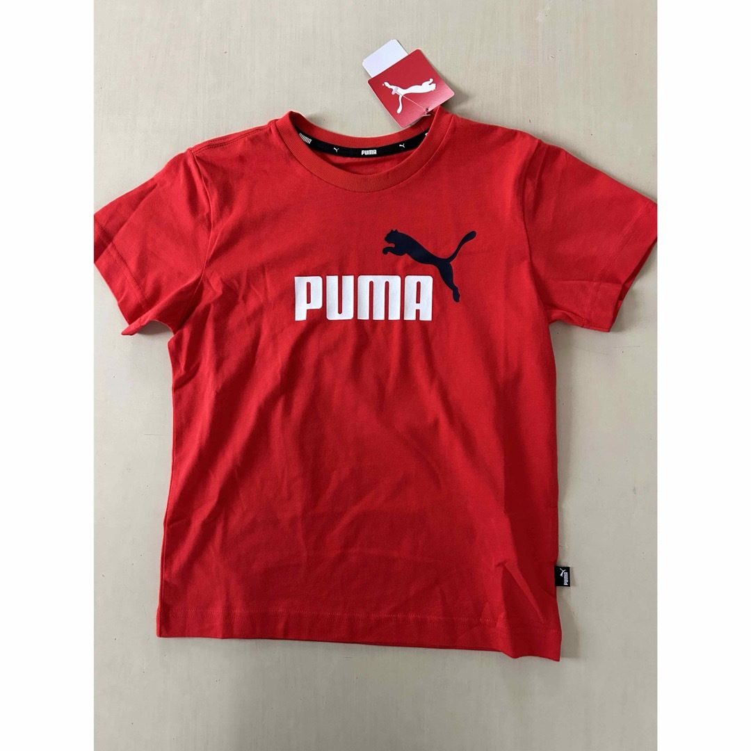 PUMA(プーマ)の新品タグ付き　130㎝ PUMAプーマ上下セットアップ　レッド×ネイビー キッズ/ベビー/マタニティのキッズ服男の子用(90cm~)(Tシャツ/カットソー)の商品写真