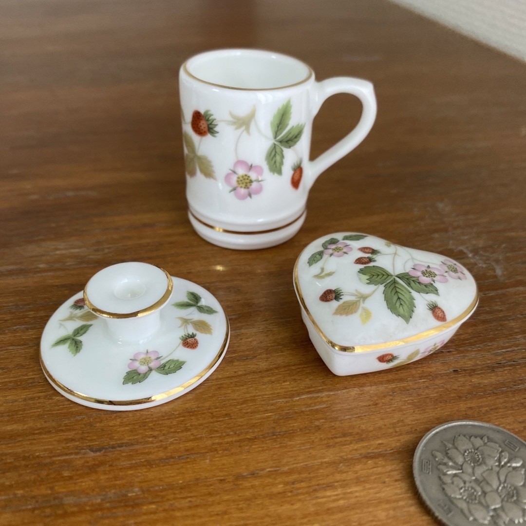 WEDGWOOD(ウェッジウッド)のウェッジウッド　ワイルドストロベリー　ミニチュア　ティーセット　コーヒー　セット インテリア/住まい/日用品のインテリア小物(置物)の商品写真