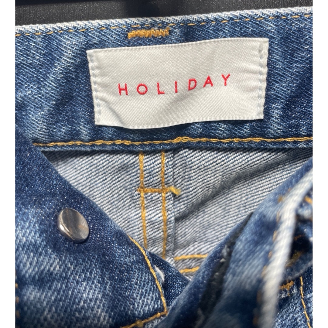 holiday(ホリデイ)のHOLIDAY ホリディ　カットオフ　デニムパンツ レディースのパンツ(デニム/ジーンズ)の商品写真