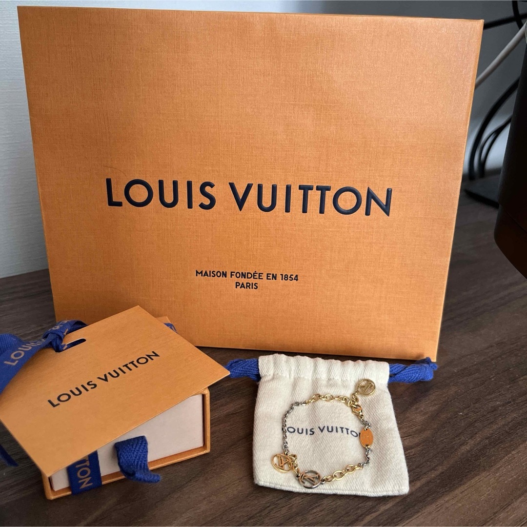 LOUIS VUITTON(ルイヴィトン)のLOUIS VUITTON ルイヴィトン ブラスレ ロゴマニア ブレスレット レディースのアクセサリー(ブレスレット/バングル)の商品写真