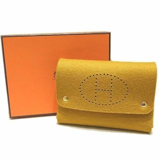 エルメス(Hermes)の美品 HERMES エルメス エテュイカルトGM トランプケース ポーチ エヴリン ☆ フェルト地 イエローブラウン系 パンチング ロゴ ▼ フト00/6C(ポーチ)