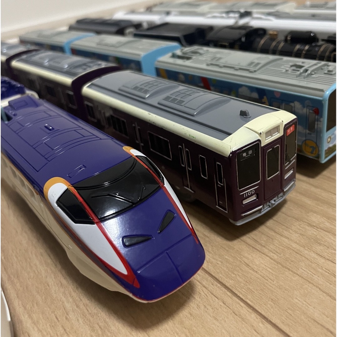 Takara Tomy(タカラトミー)のプラレール10個セット キッズ/ベビー/マタニティのおもちゃ(電車のおもちゃ/車)の商品写真