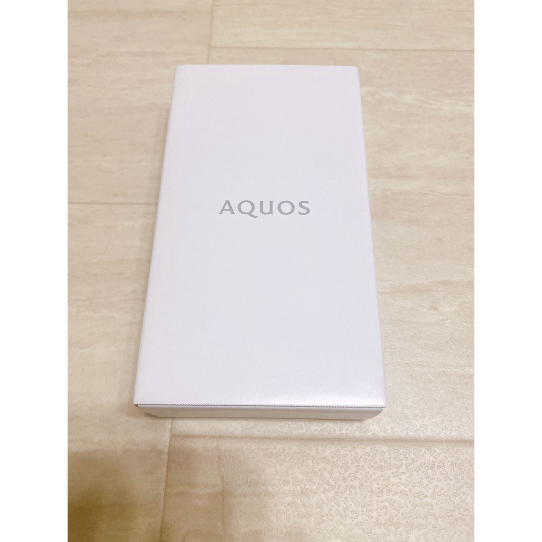 AQUOS(アクオス)のAQUOS sense6s シルバー SIMフリー 64GB スマホ/家電/カメラのスマートフォン/携帯電話(スマートフォン本体)の商品写真