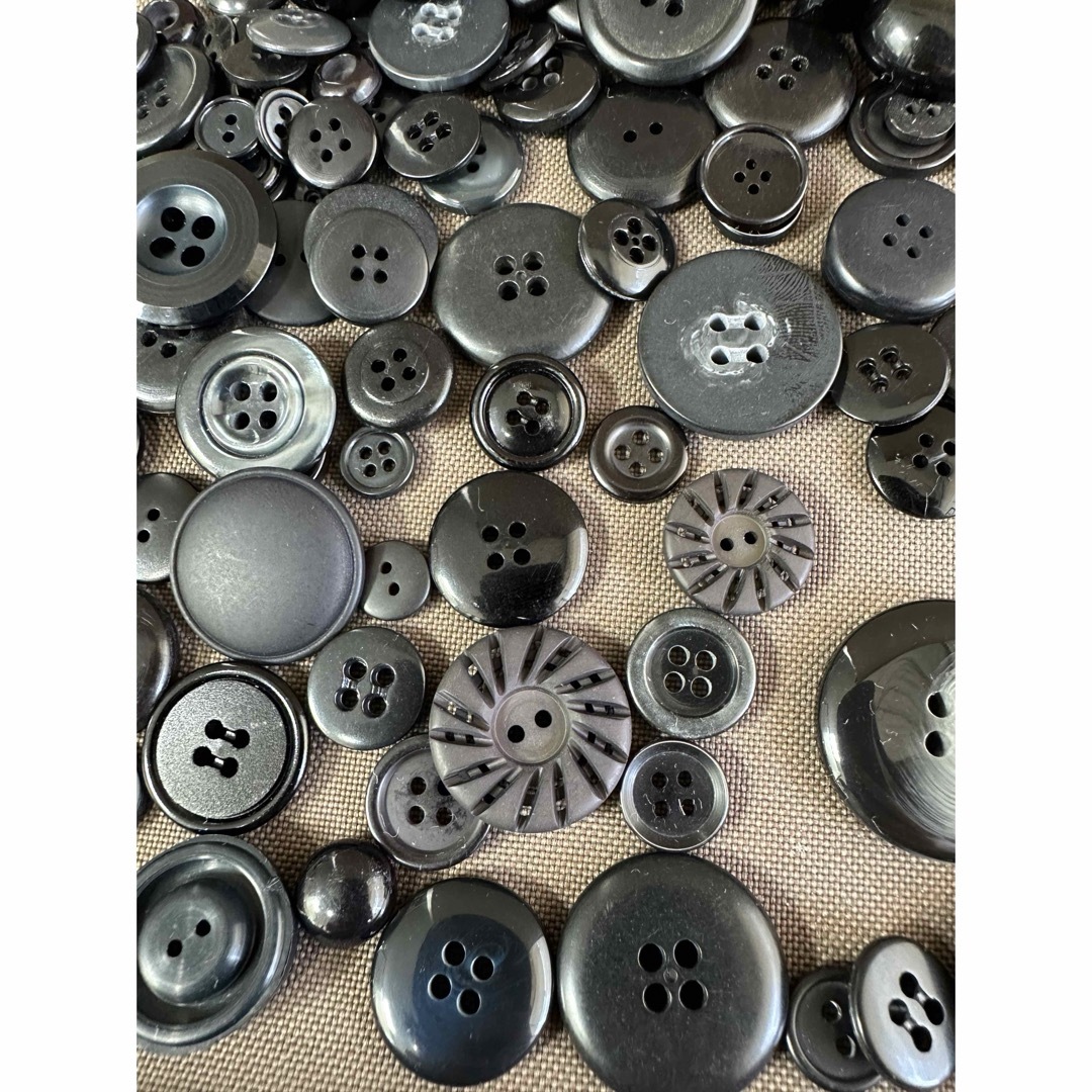 レトロ　アンティーク　ハンドメイド　まとめ売り　ボタン　黒　ブラック ハンドメイドの素材/材料(各種パーツ)の商品写真