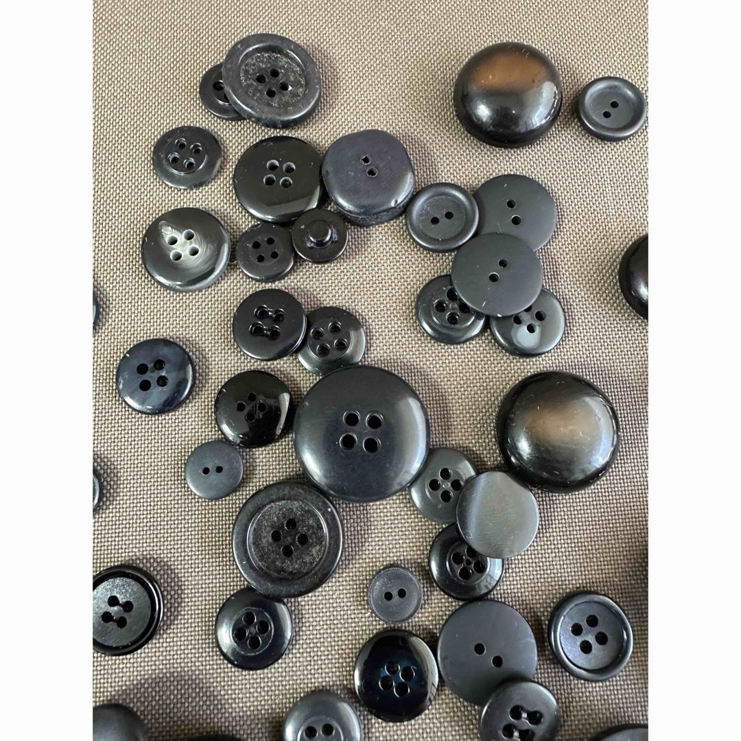 レトロ　アンティーク　ハンドメイド　まとめ売り　ボタン　黒　ブラック ハンドメイドの素材/材料(各種パーツ)の商品写真