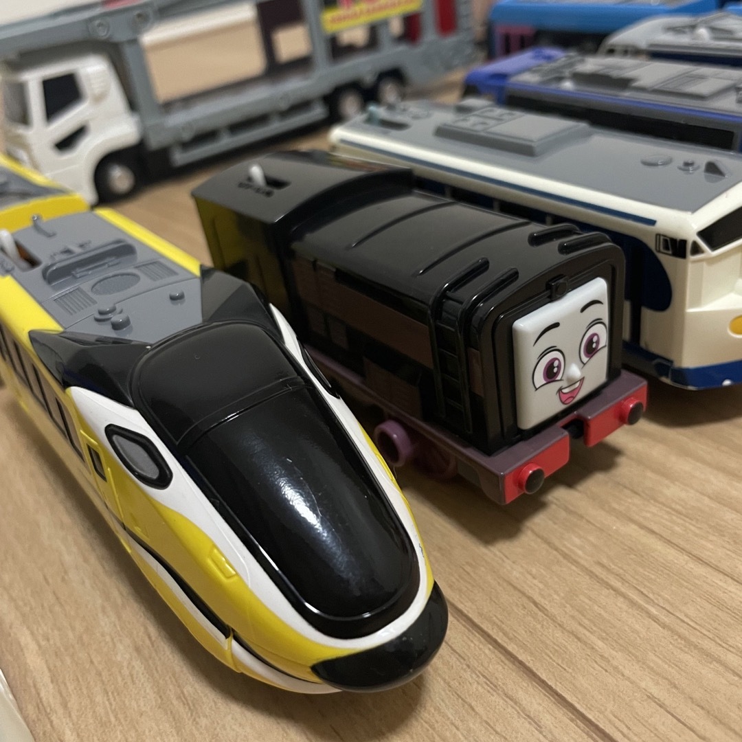 Takara Tomy(タカラトミー)のプラレールとトミカカーセット キッズ/ベビー/マタニティのおもちゃ(電車のおもちゃ/車)の商品写真