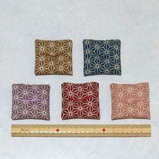 ミニ座布団 麻の葉柄(小) 置物用 4cm角 5個セット ハンドメイド(インテリア雑貨)