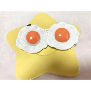 目玉焼きヘアクリップ新品２個セット(バレッタ/ヘアクリップ)