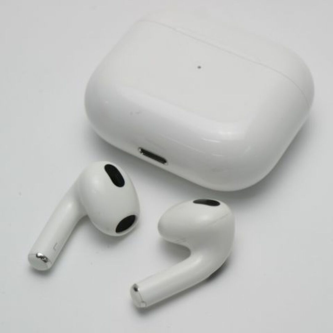 Apple(アップル)のAirPods 第3世代   M777 スマホ/家電/カメラのオーディオ機器(ヘッドフォン/イヤフォン)の商品写真