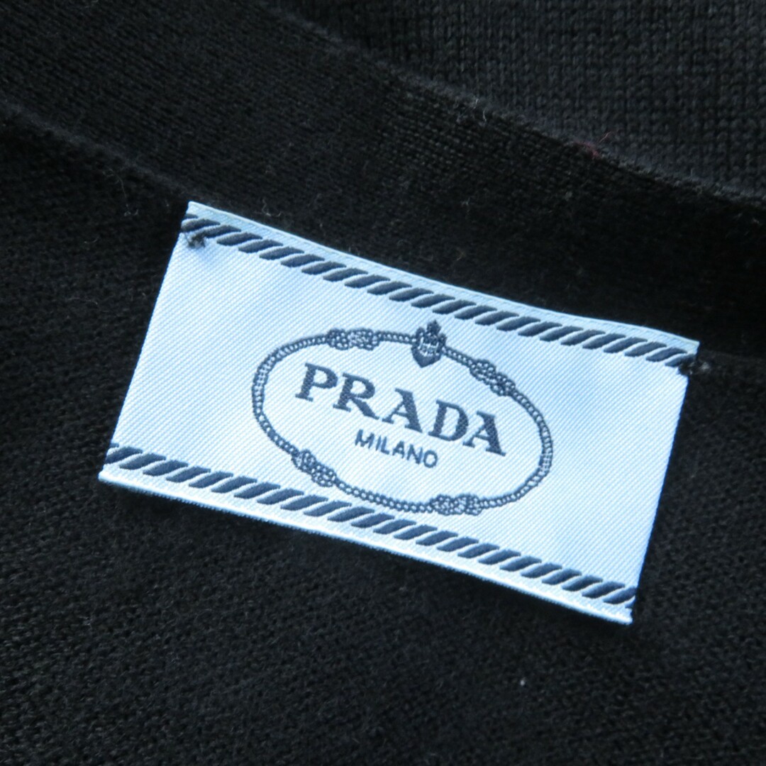 PRADA(プラダ)の極美品★PRADA プラダ DNA525 S111 1CM2 ウール100% ハイゲージ Vネック 長袖 カーディガン ブラック 42 正規品 レディース シンプル◎ レディースのトップス(カーディガン)の商品写真