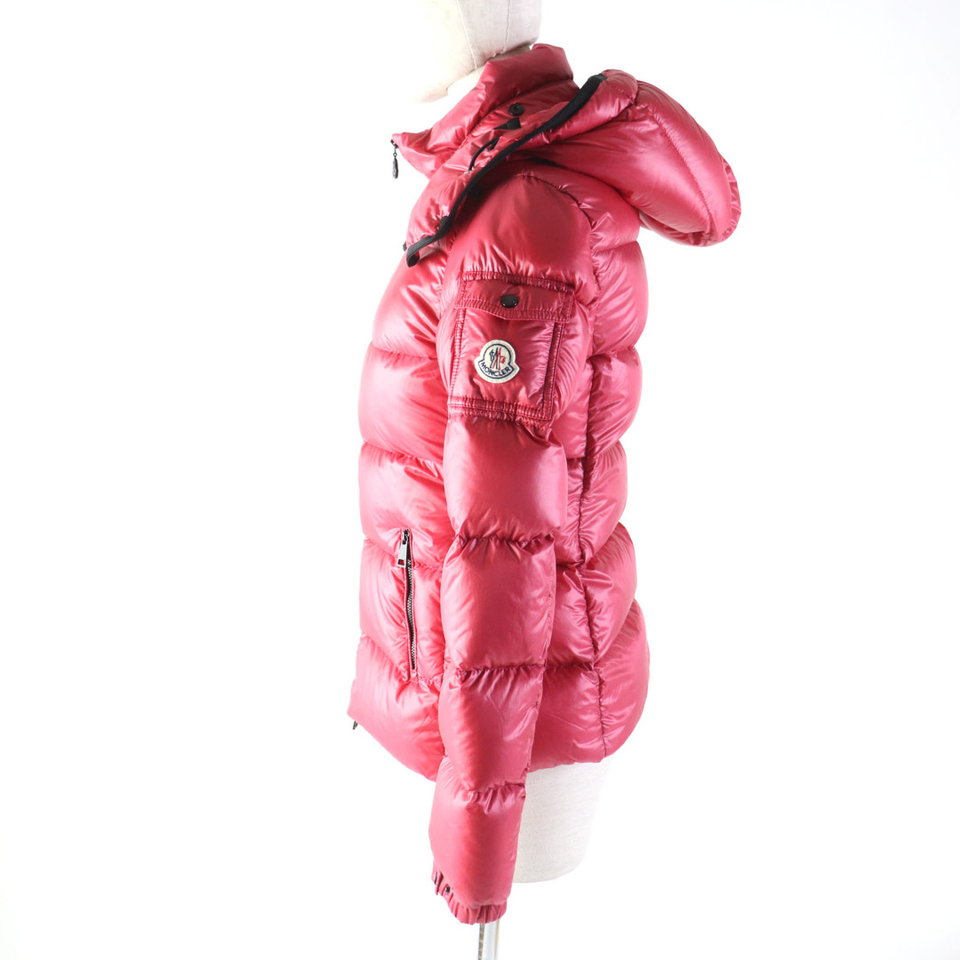 MONCLER(モンクレール)の美品★MONCLER モンクレール BERRE ベール フード・ロゴワッペン付 ZIP UP ダウンジャケット ピンク 0 国内正規品 レディース レディースのジャケット/アウター(ダウンジャケット)の商品写真