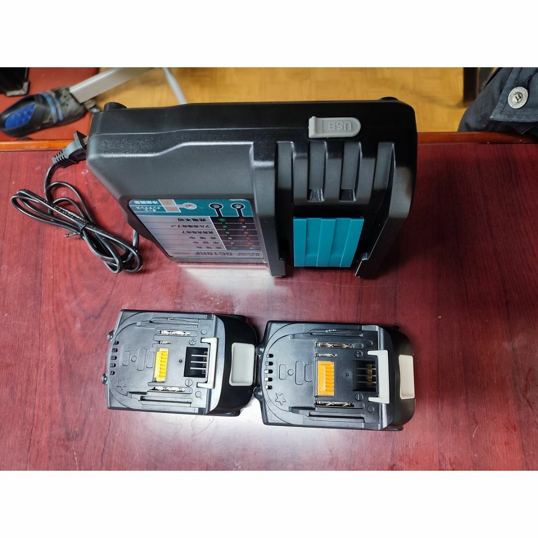 Makita(マキタ)の　お買い得　バッテリー２個付き充電器 その他のその他(その他)の商品写真