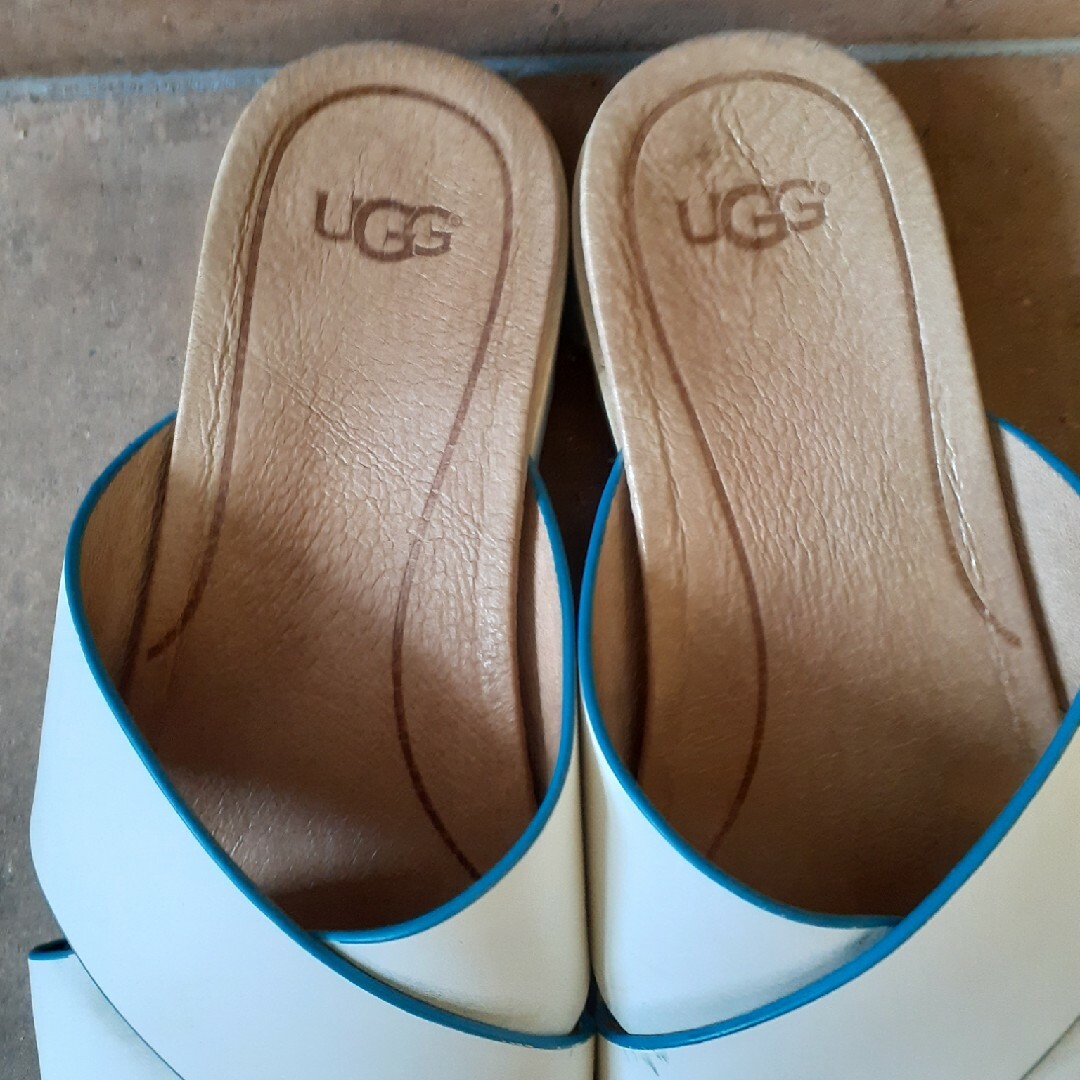 UGG(アグ)のUGG[アグ]ケリスライドサンダル　レディースUS7(約24㎝) レディースの靴/シューズ(サンダル)の商品写真