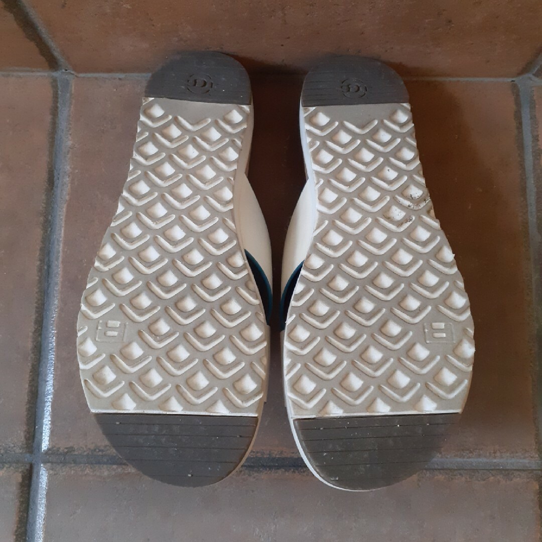 UGG(アグ)のUGG[アグ]ケリスライドサンダル　レディースUS7(約24㎝) レディースの靴/シューズ(サンダル)の商品写真