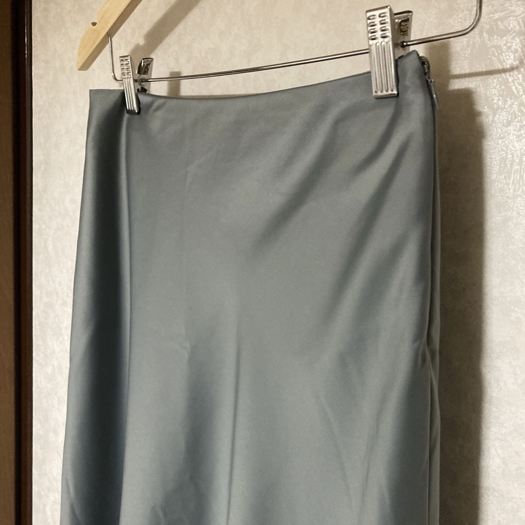 【GU】フレアスカート 春 グリーン系 サラサラ レディースのスカート(ひざ丈スカート)の商品写真