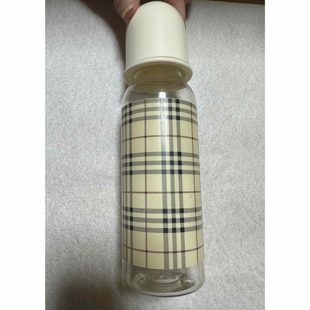 BURBERRY(バーバリー)のBurberry ベビー 哺乳瓶 プラスチック 240ml キッズ/ベビー/マタニティの授乳/お食事用品(哺乳ビン)の商品写真