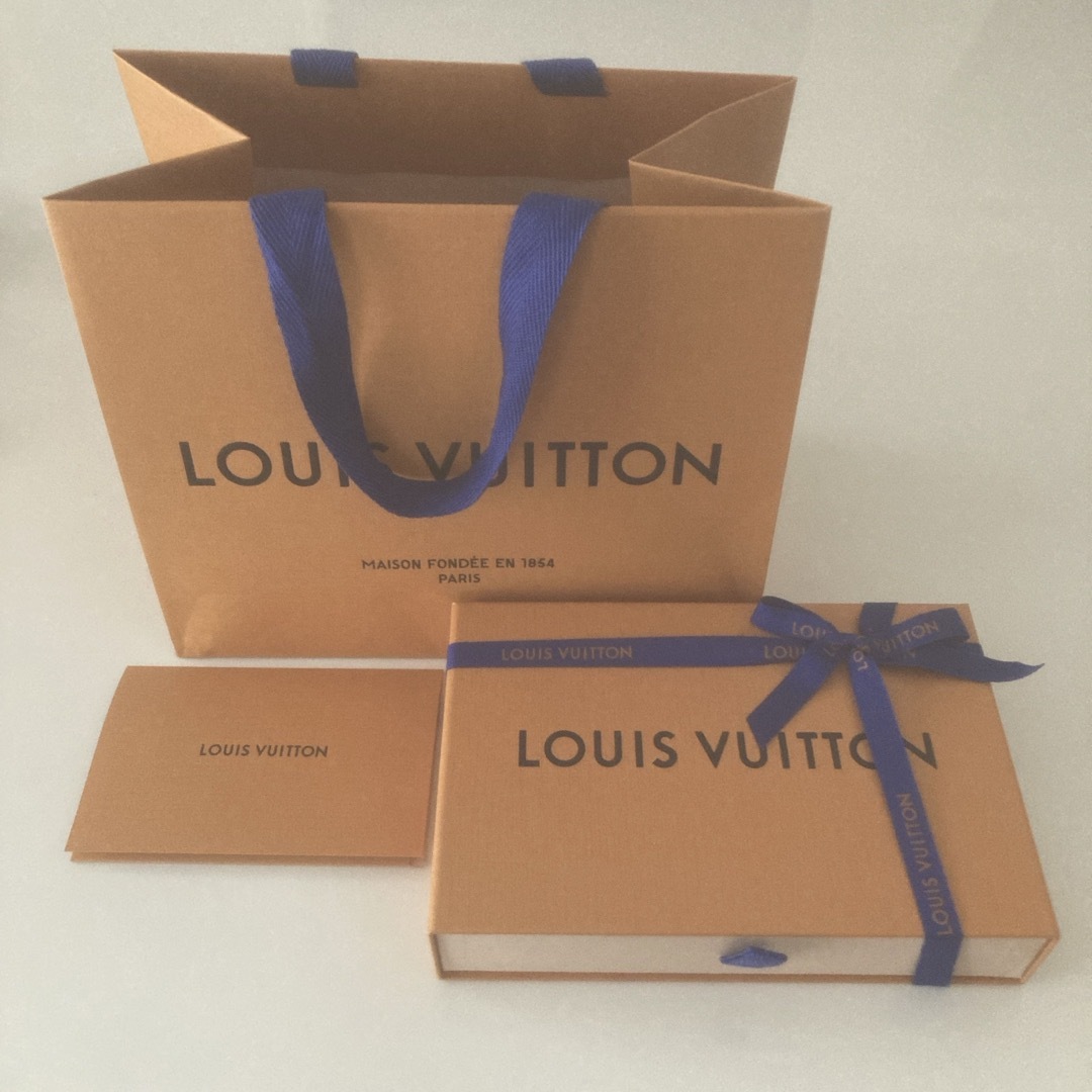 LOUIS VUITTON(ルイヴィトン)の【LOUIS VUITTON】ルイヴィトン ショップ袋・箱・リボン レディースのバッグ(ショップ袋)の商品写真